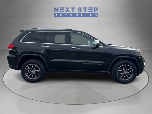Used 2018 Jeep Grand Cherokee Limited AWD/4WD image 9