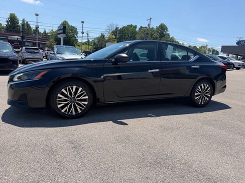 Used 2024 Nissan Altima 2.5 SV FWD image 10