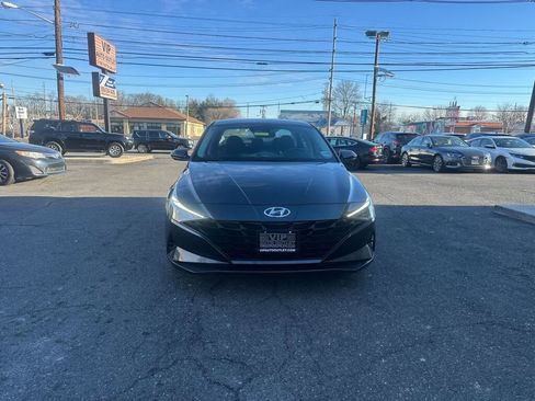 Used 2023 Hyundai Elantra SEL w/ Convenience Package image 2
