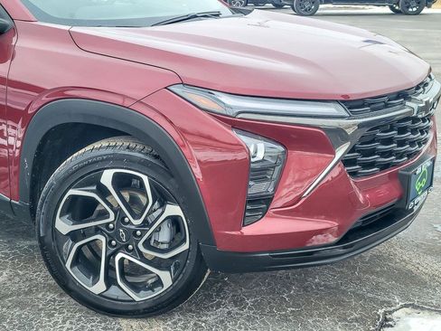 Certified 2024 Chevrolet Trax RS image 2