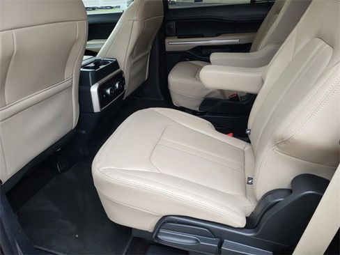 Used 2022 Ford Expedition Limited image 16