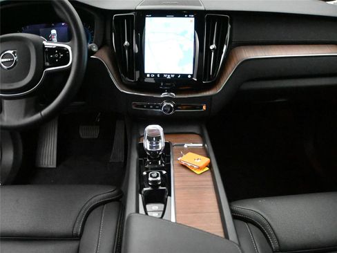 Used 2023 Volvo XC60 B6 Ultimate w/ Climate Package image 15