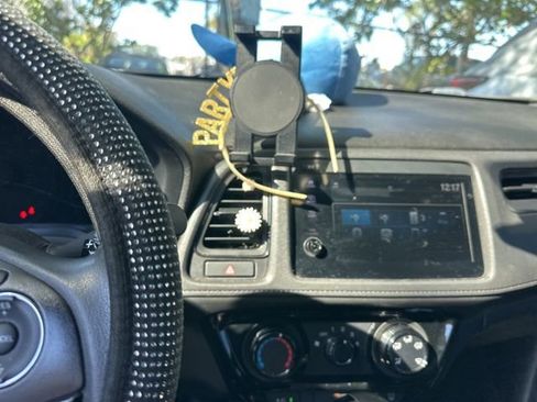 Used 2019 Honda HR-V Sport image 6