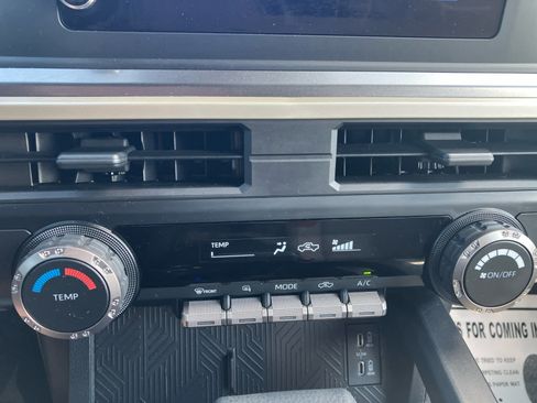 Used 2025 Toyota Tacoma SR5 AWD/4WD image 25