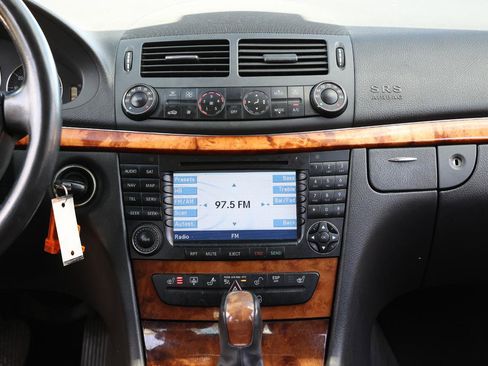 Used 2006 Mercedes-Benz E 350 4MATIC Sedan image 35