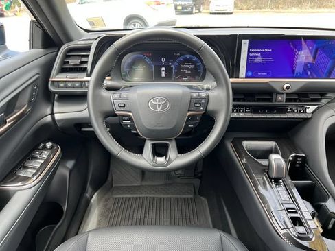 Used 2025 Toyota Crown Signia AWD/4WD image 17