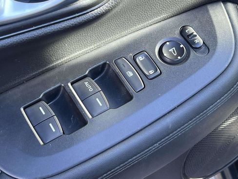 Used 2023 Honda HR-V LX image 17