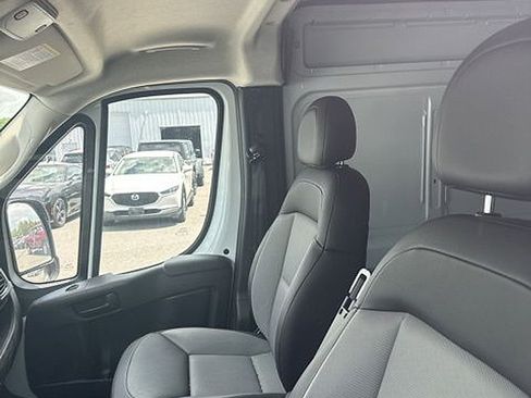 Used 2026 RAM ProMaster 2500 w/ Convenience Group FWD image 9