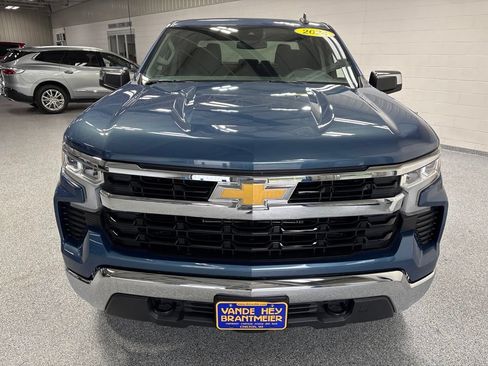 Used 2024 Chevrolet Silverado 1500 LT AWD/4WD image 2