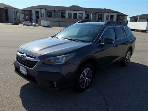 Used 2022 Subaru Outback Premium image 5