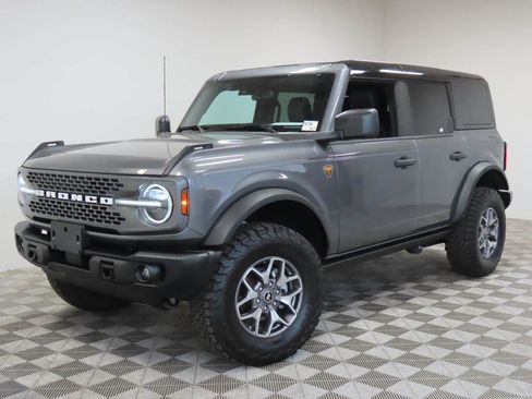 Used 2025 Ford Bronco Badlands AWD/4WD image 1