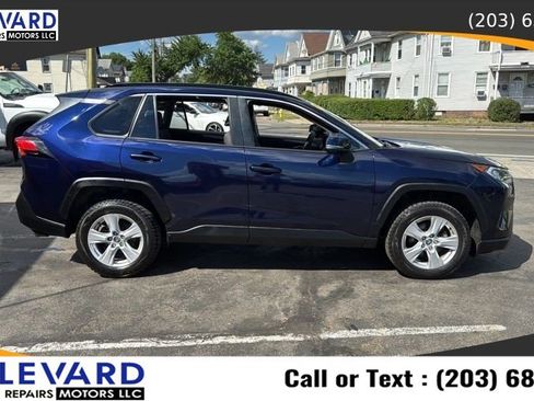 Used 2021 Toyota RAV4 XLE AWD/4WD image 8