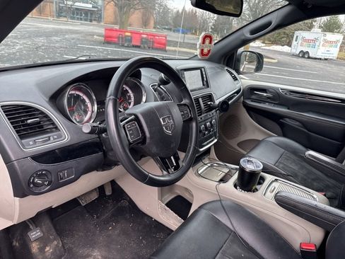 Used 2019 Dodge Grand Caravan SXT image 20