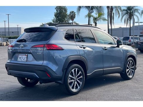 Used 2024 Toyota Corolla Cross XLE w/ Convenience Package image 5