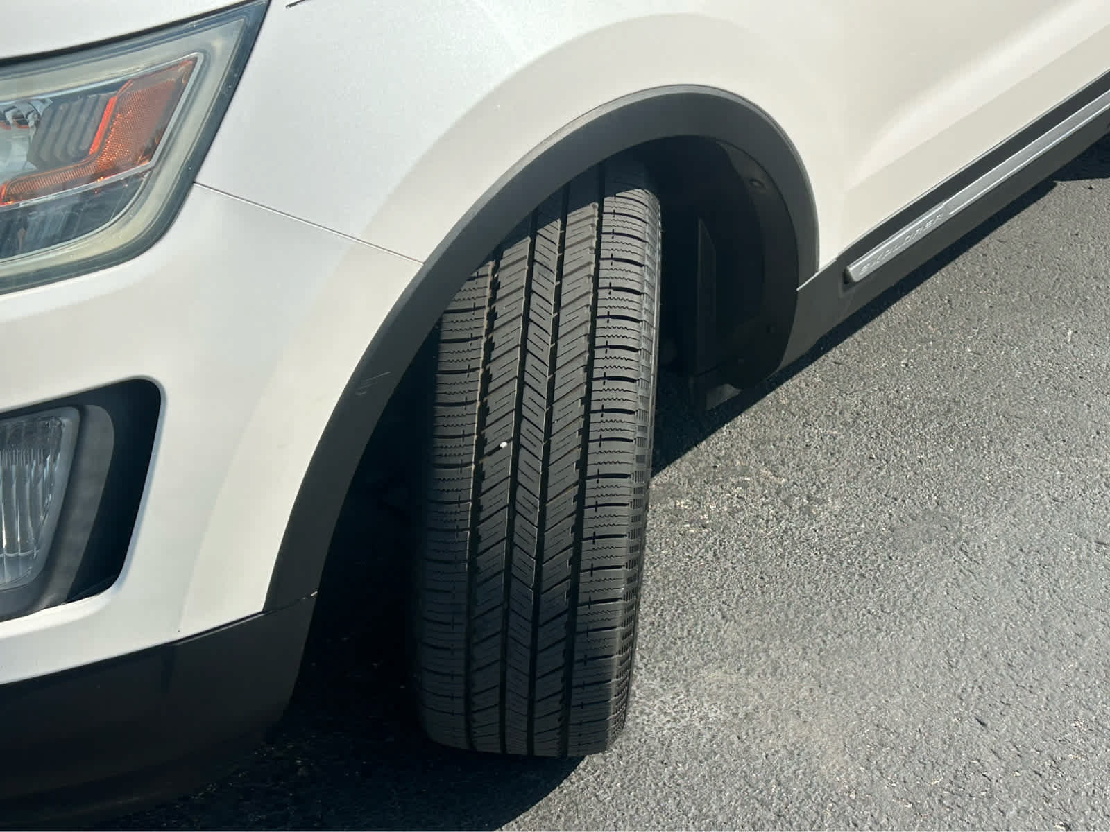 Used 2016 Ford Explorer XLT w/ Equipment Group 202A AWD/4WD image 43