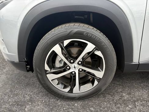 Used 2024 Chevrolet Trax RS w/ Driver Confidence Package FWD image 14