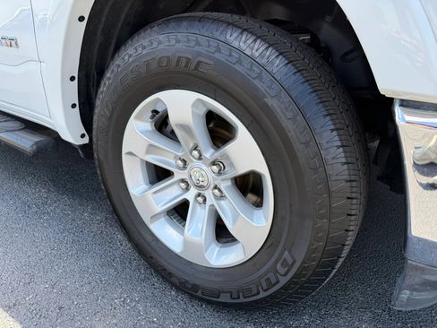 Used 2022 RAM 1500 Laramie AWD/4WD image 14