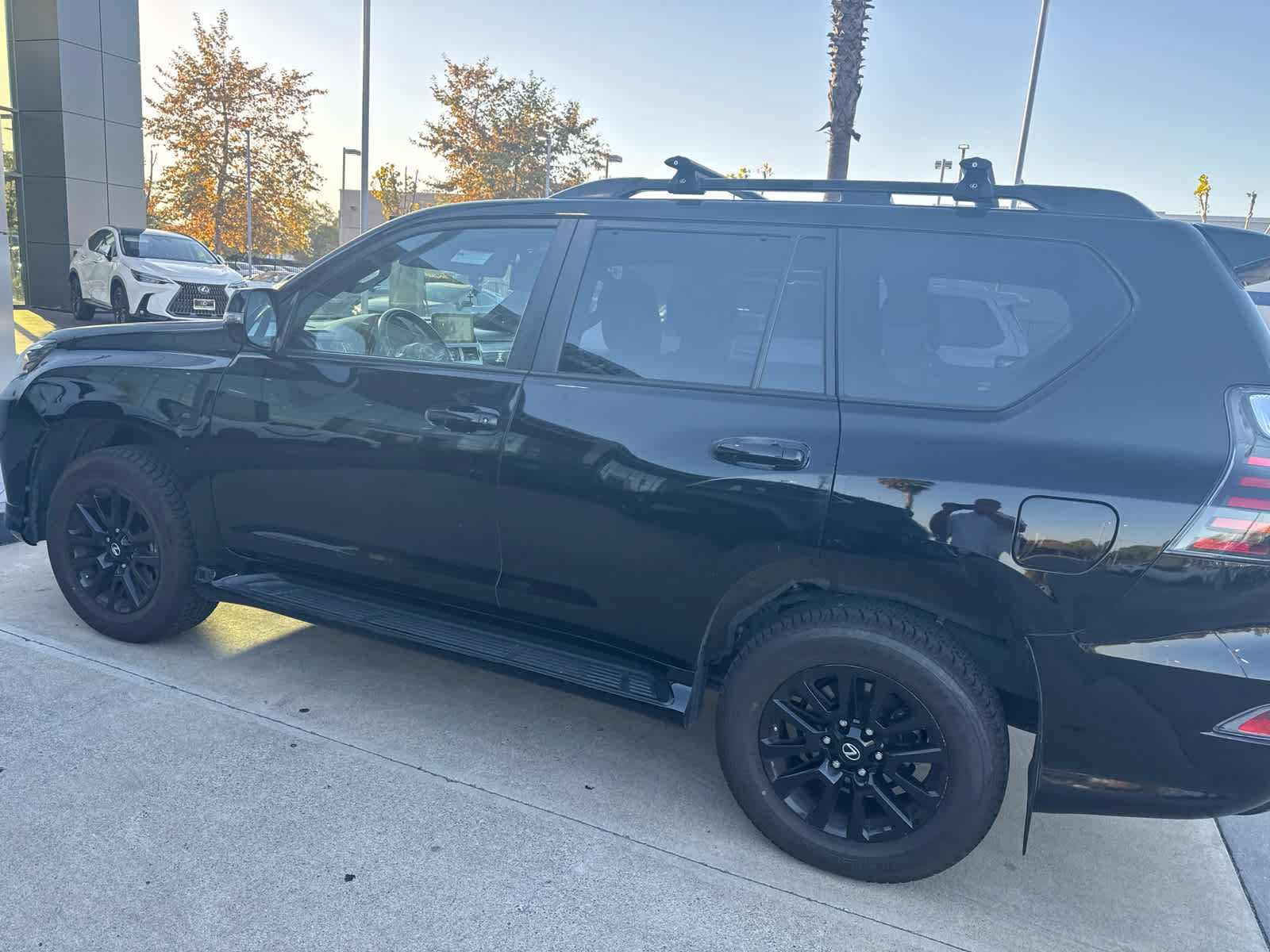 Used 2023 Lexus GX 460 w/ Black Line Special Edition AWD/4WD image 2
