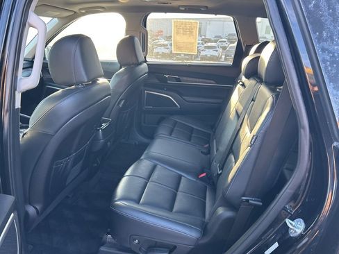 Used 2023 Kia Telluride EX image 11
