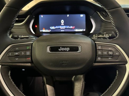 New 2025 Jeep Grand Cherokee Limited w/ Black Appearance Package image 23