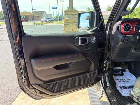 Used 2021 Jeep Wrangler Rubicon AWD/4WD image 4