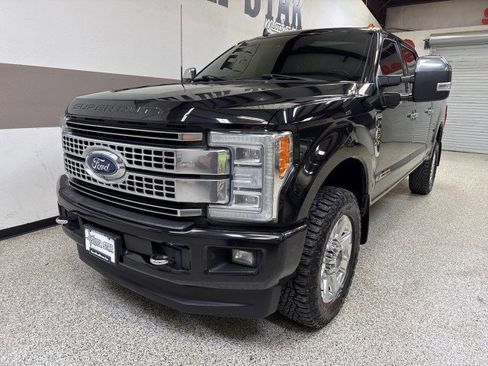 Used 2019 Ford F250 Platinum w/ Platinum Ultimate Package image 3