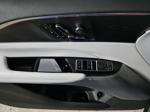 Used 2024 Cadillac Lyriq Luxury image 19