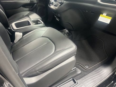 New 2026 Chrysler Pacifica Select image 22