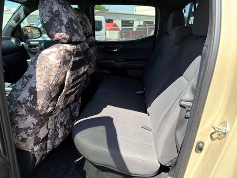 Used 2019 Toyota Tacoma TRD Off-Road AWD/4WD image 25