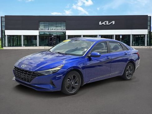 Used 2023 Hyundai Elantra SEL w/ Winter Weather Package FWD image 2