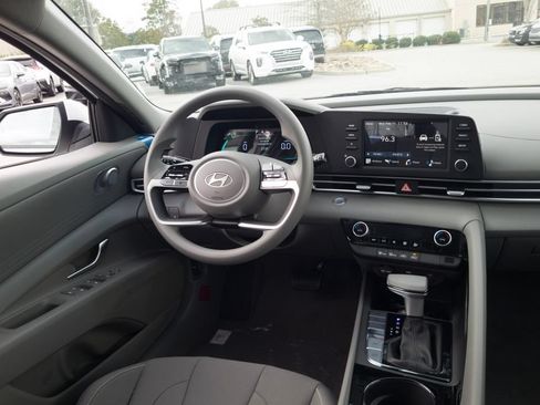 New 2026 Hyundai Elantra Hybrid FWD image 18