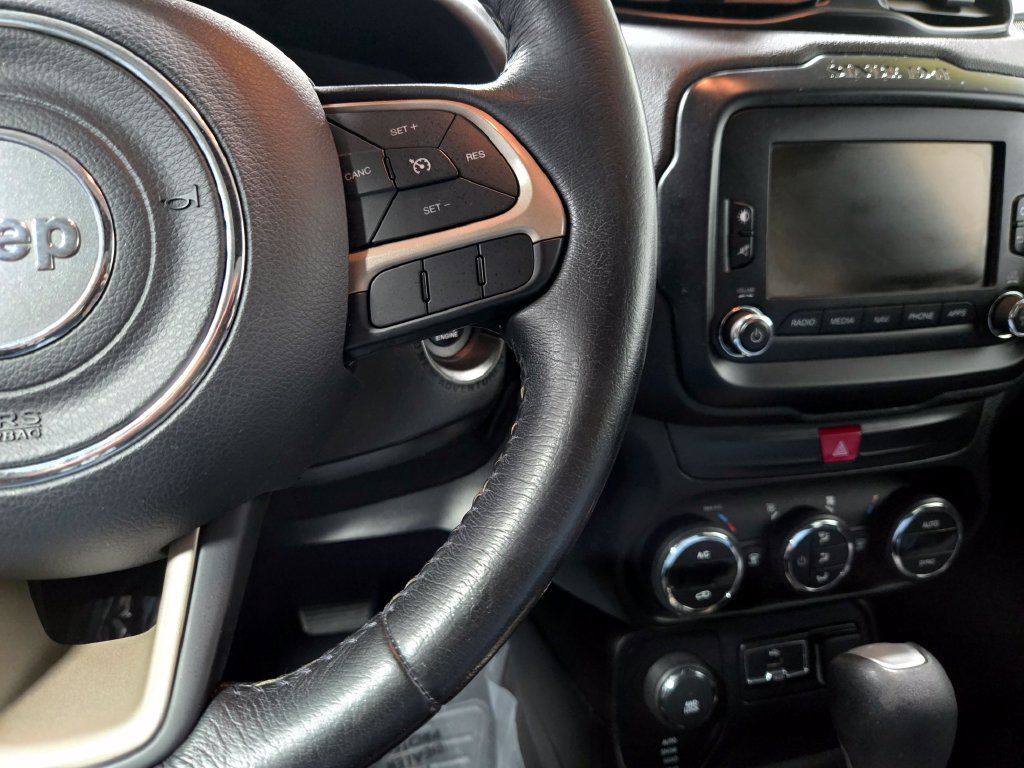 Used 2016 Jeep Renegade Latitude AWD/4WD image 16