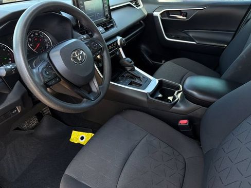 Used 2020 Toyota RAV4 XLE w/ Convenience Package FWD image 11