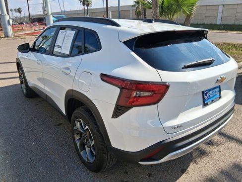 Used 2025 Chevrolet Trax LT w/ Driver Confidence Package image 5