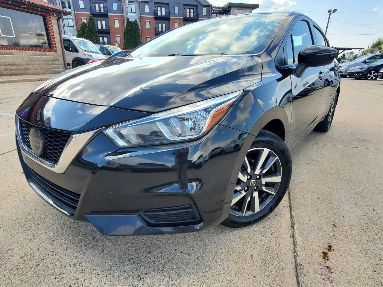 Used 2021 Nissan Versa SV FWD image 3
