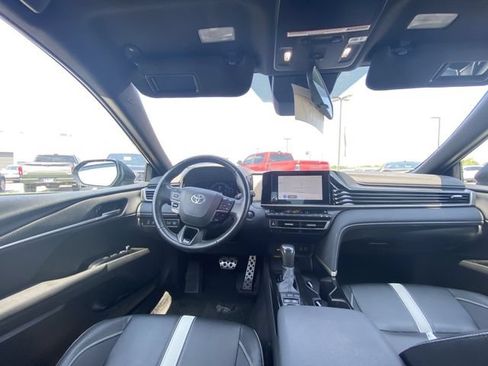 Used 2025 Toyota Camry SE FWD image 5