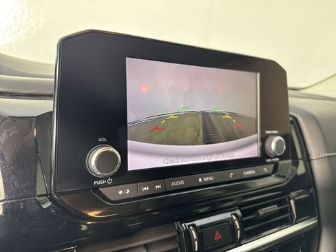 Certified 2023 Nissan Pathfinder SV image 9