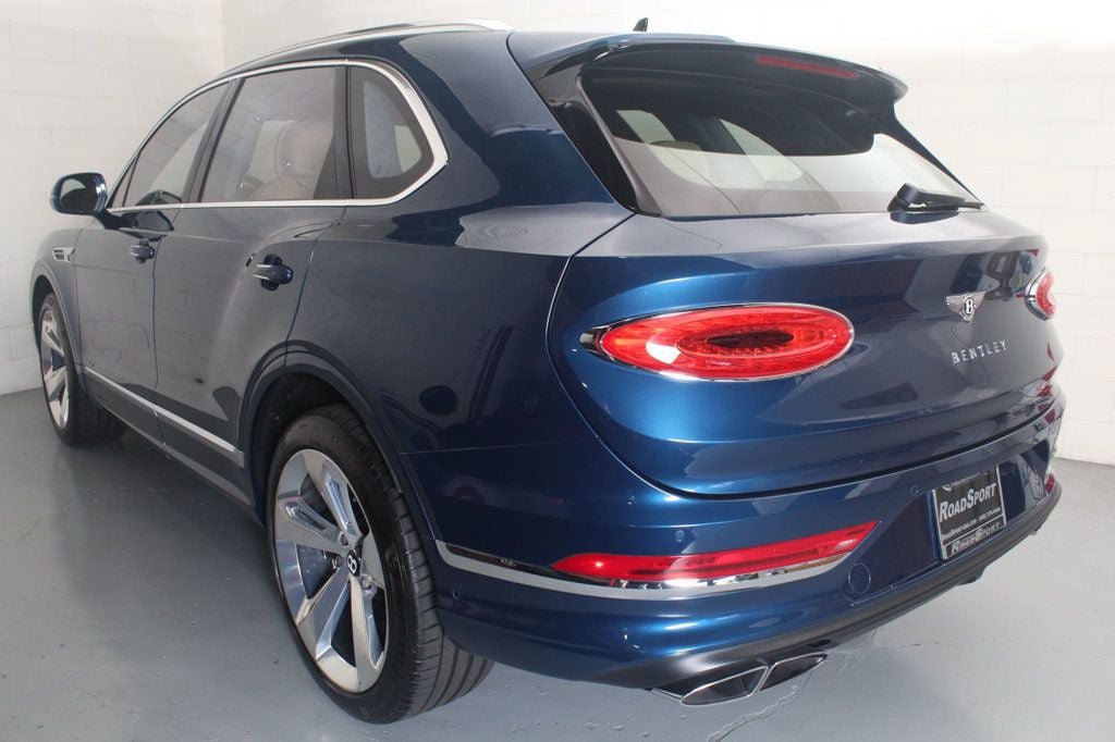 Used 2022 Bentley Bentayga AWD/4WD image 18