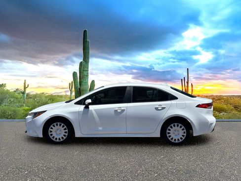 Used 2023 Toyota Corolla LE FWD image 3