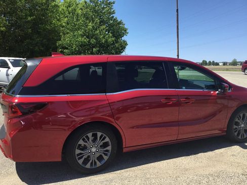 Used 2025 Honda Odyssey Touring image 4