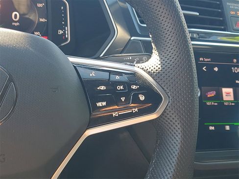 Used 2022 Volkswagen Tiguan SEL R-Line image 32