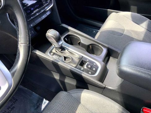 Used 2019 Hyundai Santa Fe SEL AWD/4WD image 16