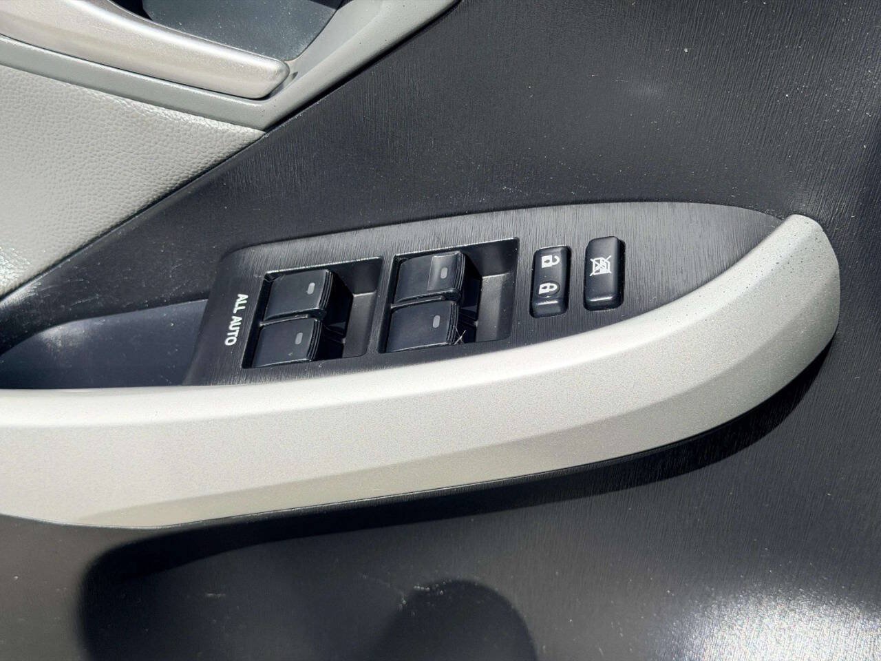 Used 2014 Toyota Prius Two FWD image 17