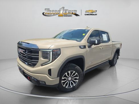 Used 2023 GMC Sierra 1500 AT4 w/ Technology Package AWD/4WD image 4