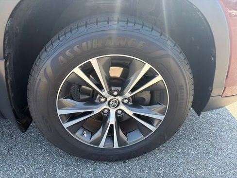 Used 2019 Toyota Highlander LE AWD/4WD image 15