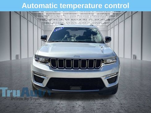 Used 2025 Jeep Grand Cherokee Limited AWD/4WD image 2
