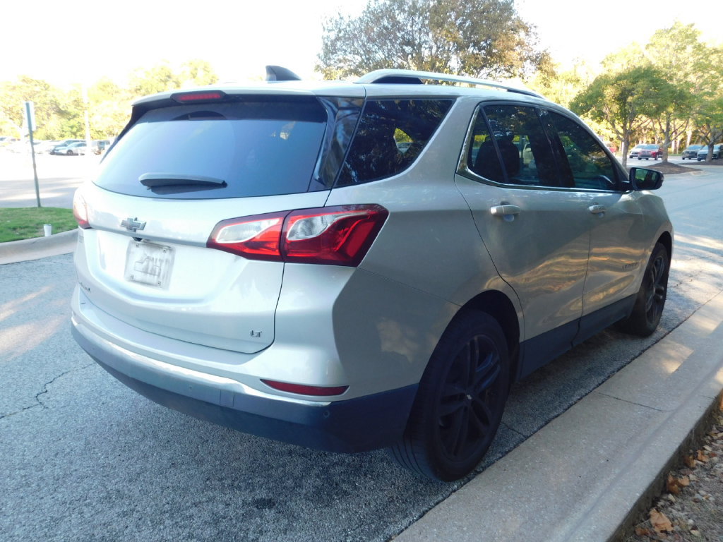 Used 2020 Chevrolet Equinox LT w/ Sport Edition FWD image 4