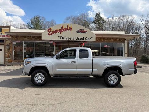 Used 2021 Toyota Tacoma SR image 1