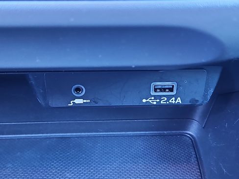 Used 2024 Subaru Crosstrek 2.0i image 9