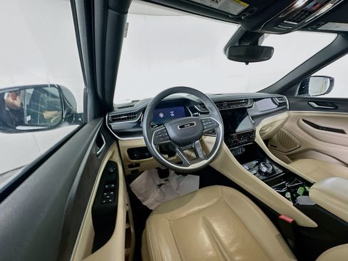 Used 2022 Jeep Grand Cherokee Limited 4xe image 18